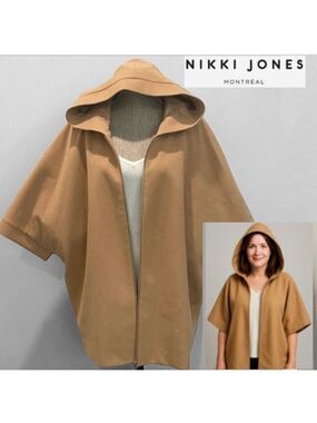 Nikki Jones Camel Hooded Cape Jacket M Short Sleeve Zip-Up Montreal Outerwear